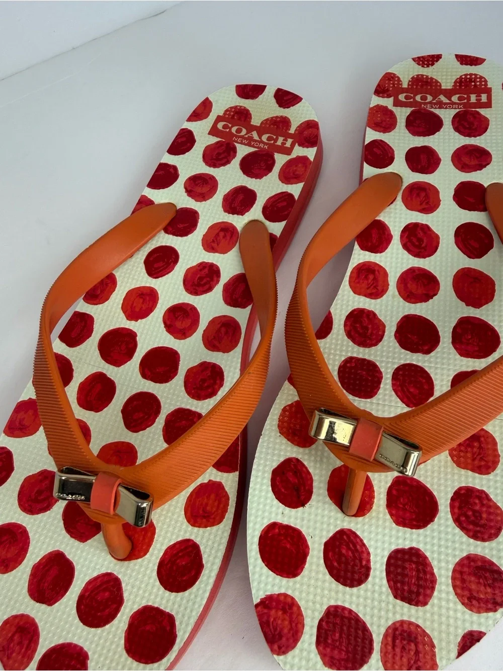 COACH Amel Coral Orange Polka Dot Flip Flops Sandals Gold Bow Women’s 7–8